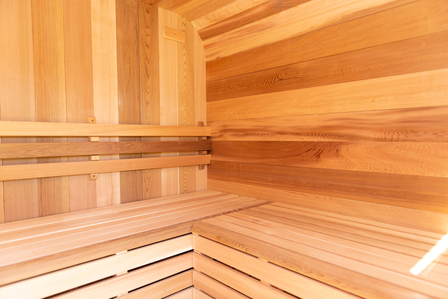 Luna Sauna – Small (Clear Cedar)