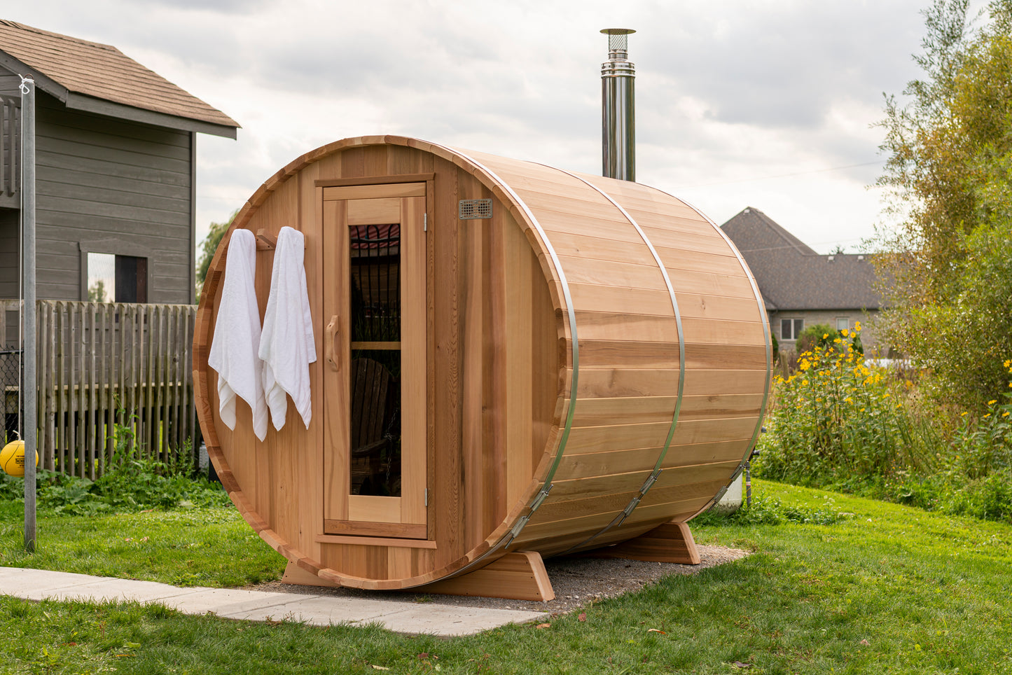 Essential Amber Sauna – Knotty Cedar Barrel (2–4 Person)