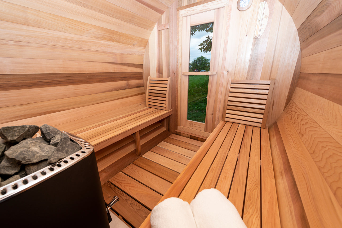 Essential Amber Sauna – Knotty Cedar Barrel (2–4 Person)